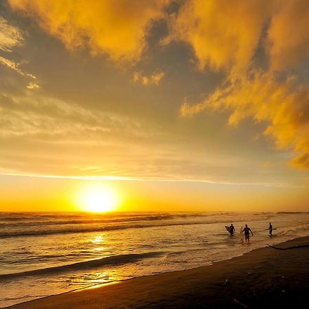 Central Atlantic Beach Guesthouse Costa da Caparica Dış mekan fotoğraf