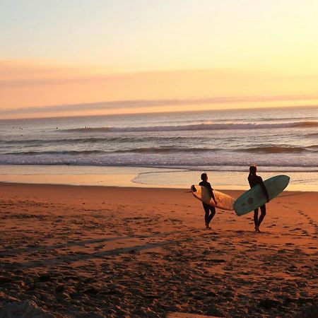 Central Atlantic Beach Guesthouse Costa da Caparica Dış mekan fotoğraf