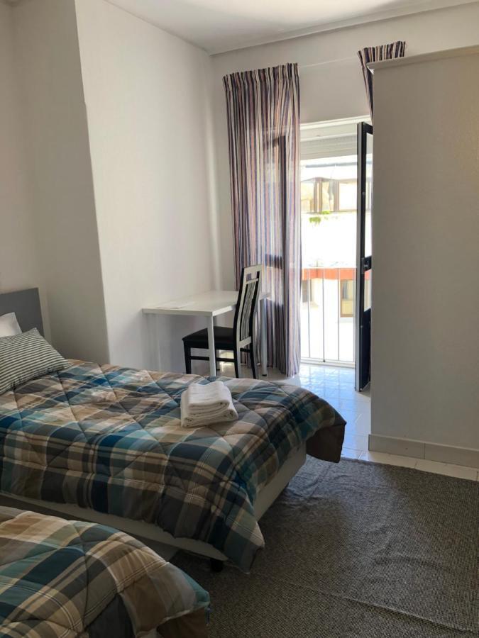 Central Atlantic Beach Guesthouse Costa da Caparica Dış mekan fotoğraf