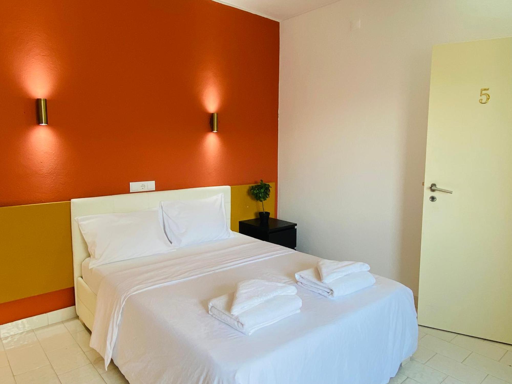 Central Atlantic Beach Guesthouse Costa da Caparica Dış mekan fotoğraf