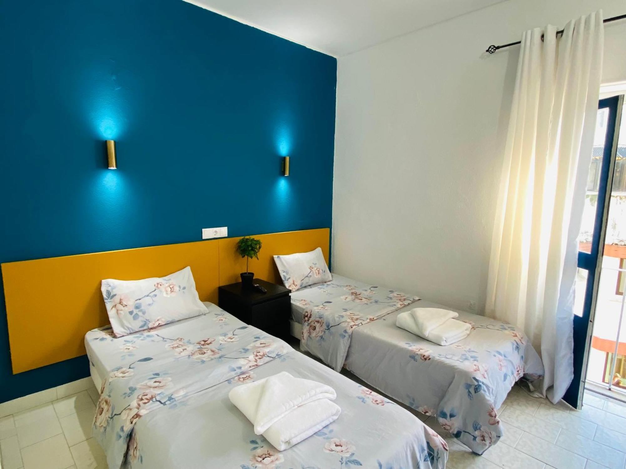 Central Atlantic Beach Guesthouse Costa da Caparica Dış mekan fotoğraf