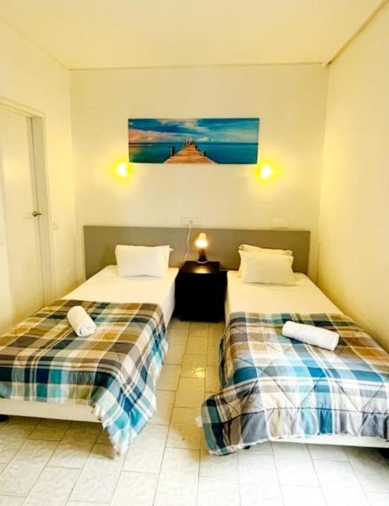 Central Atlantic Beach Guesthouse Costa da Caparica Dış mekan fotoğraf